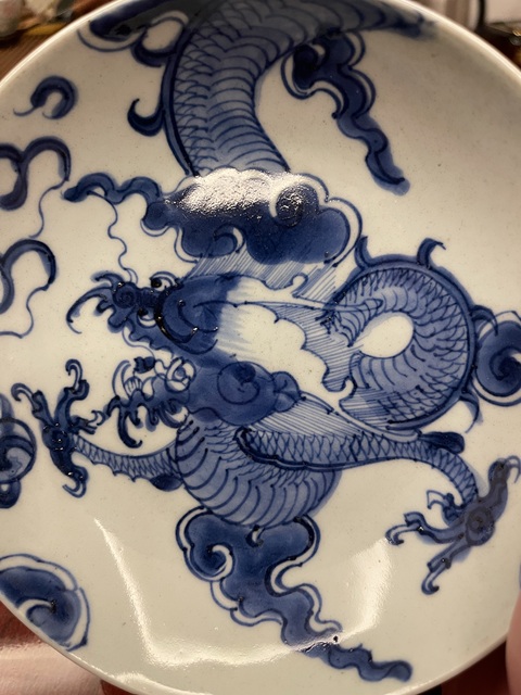 古玩陶瓷過墻龍紋青花盤真品鑒賞圖