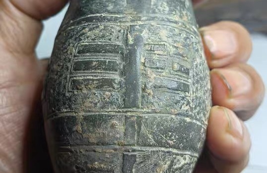 古玩陶瓷元代黑陶雙耳瓶真品鑒賞圖