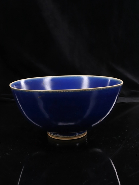 古玩陶瓷明晚·藍(lán)釉暗刻龍紋碗 真品鑒賞圖