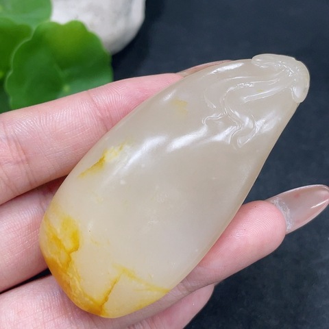 古玩玉器天然和田玉掛件真品鑒賞圖