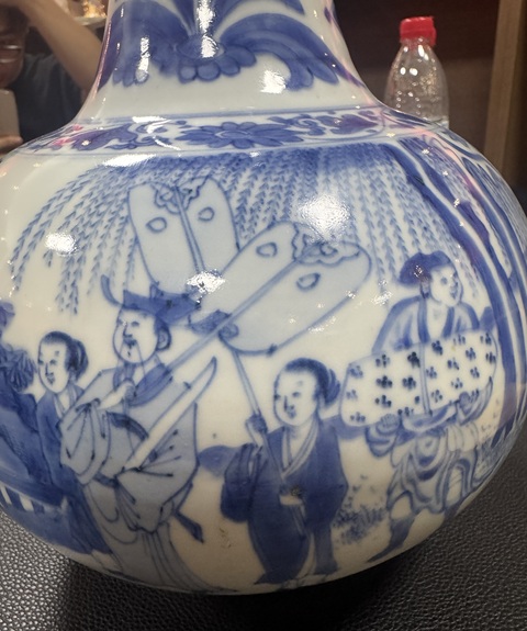 古玩陶瓷明崇禎 青花人物紋蒜頭瓶真品鑒賞圖