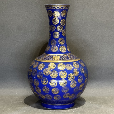 古玩陶瓷藍釉金彩皮球花卉紋賞瓶真品鑒賞圖