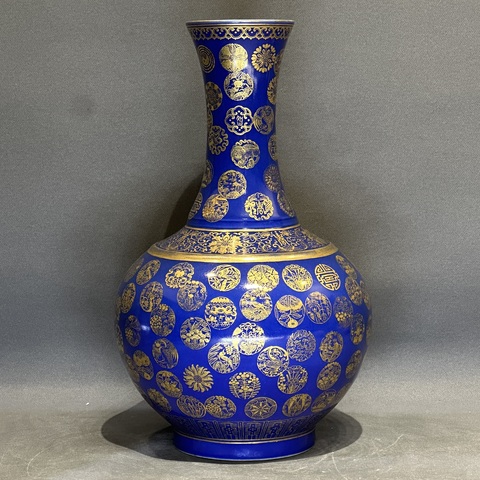 古玩陶瓷藍釉金彩皮球花卉紋賞瓶真品鑒賞圖