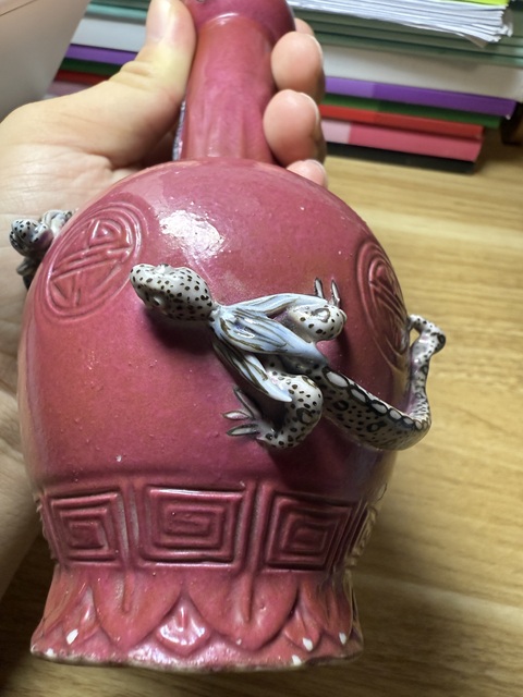 古玩陶瓷胭脂紅釉螭龍紋蒜頭瓶真品鑒賞圖