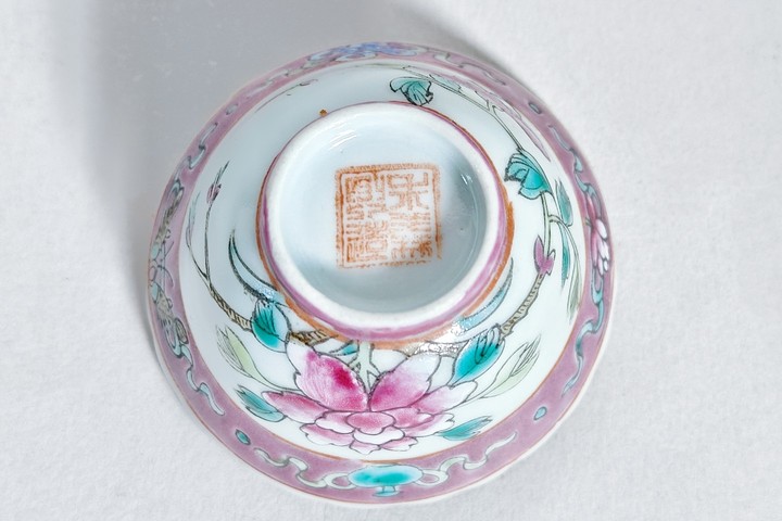 古玩陶瓷【域鑒保真卡】清末民初?粉彩娘惹瓷花口杯拍賣,當(dāng)前價格980元