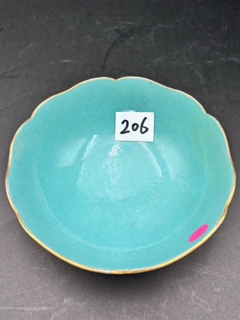 古玩陶瓷金地粉彩人物故事花口碗真品鑒賞圖