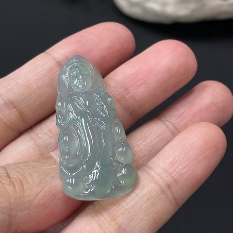 古玩玉器322天然翡翠觀音題材掛件  配證書拍賣，當前價格358元