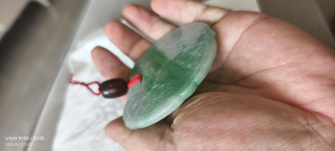 古玩玉器“染色”非天然翡翠鎖佩真品鑒賞圖
