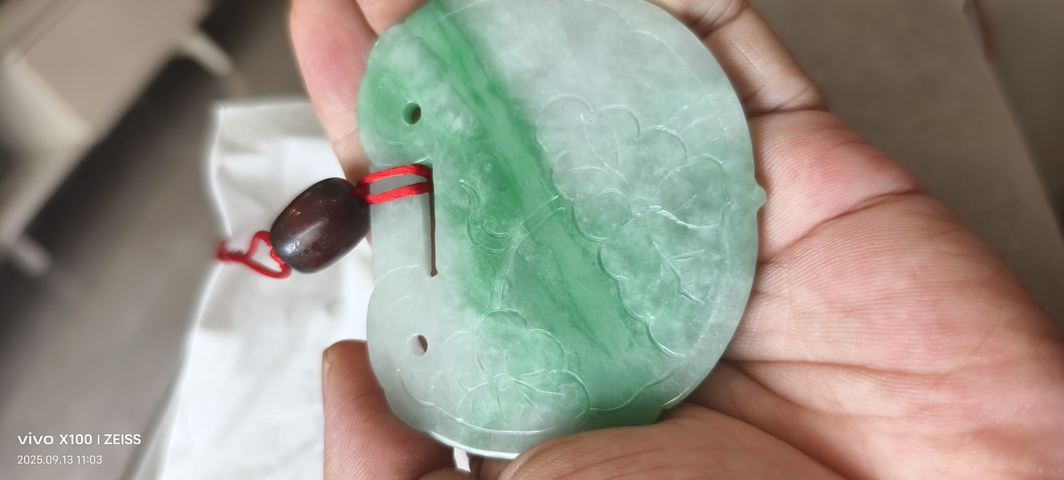古玩玉器“染色”非天然翡翠鎖佩真品鑒賞圖