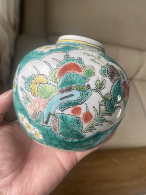 古玩陶瓷松石綠粉彩花卉紋蓋罐真品鑒賞圖