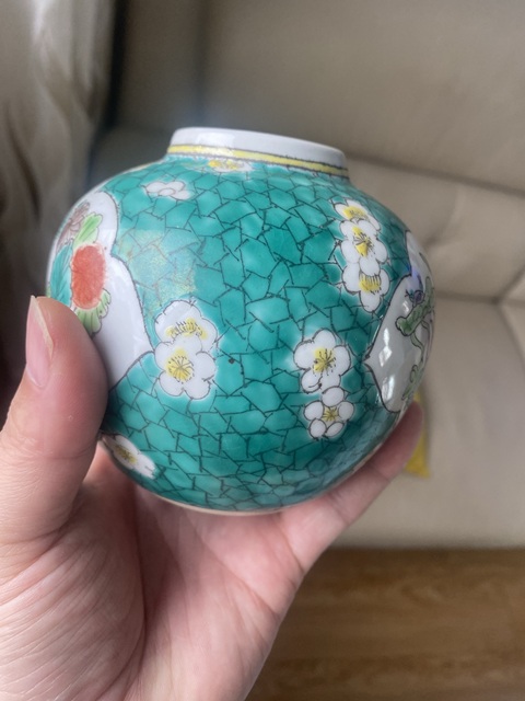 古玩陶瓷松石綠粉彩花卉紋蓋罐真品鑒賞圖