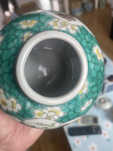 古玩陶瓷松石綠粉彩花卉紋蓋罐真品鑒賞圖