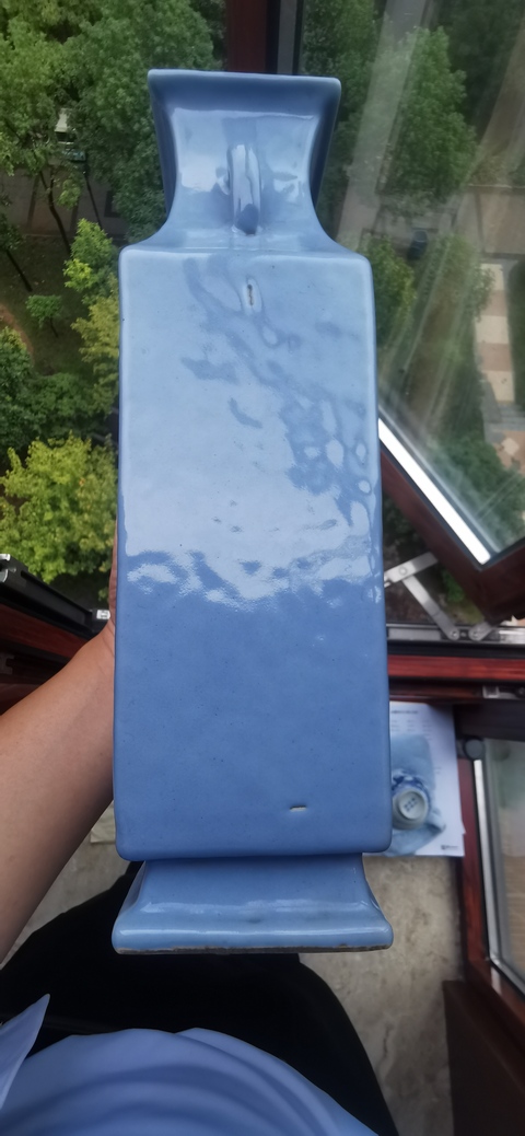 古玩陶瓷清晚期 天藍釉雙耳四方瓶真品鑒賞圖