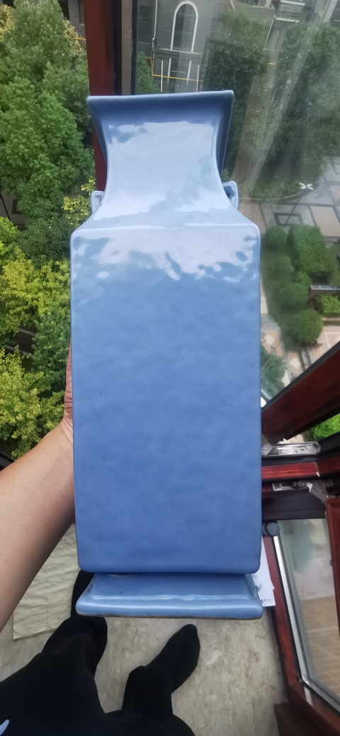 古玩陶瓷清晚期 天藍釉雙耳四方瓶真品鑒賞圖