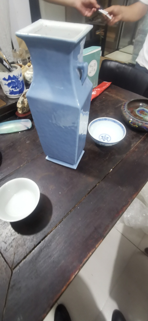古玩陶瓷清晚期 天藍釉雙耳四方瓶真品鑒賞圖
