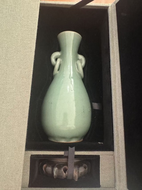 古玩陶瓷龍泉青瓷瓶真品鑒賞圖
