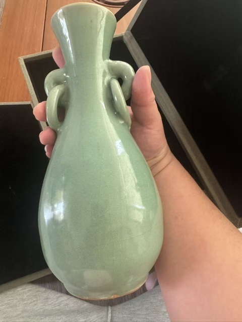 古玩陶瓷龍泉青瓷瓶真品鑒賞圖