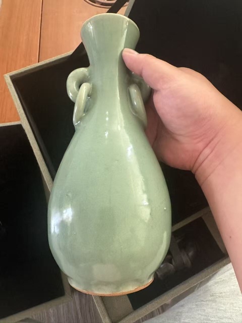 古玩陶瓷龍泉青瓷瓶真品鑒賞圖