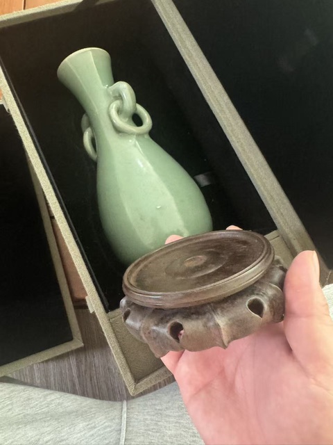 古玩陶瓷龍泉青瓷瓶真品鑒賞圖