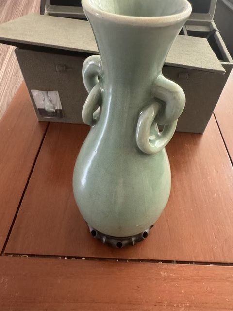 古玩陶瓷龍泉青瓷瓶真品鑒賞圖