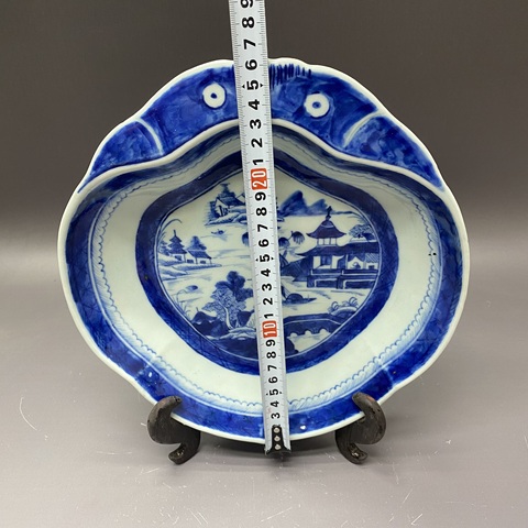 古玩陶瓷樓臺亭閣山水紋青花盤真品鑒賞圖