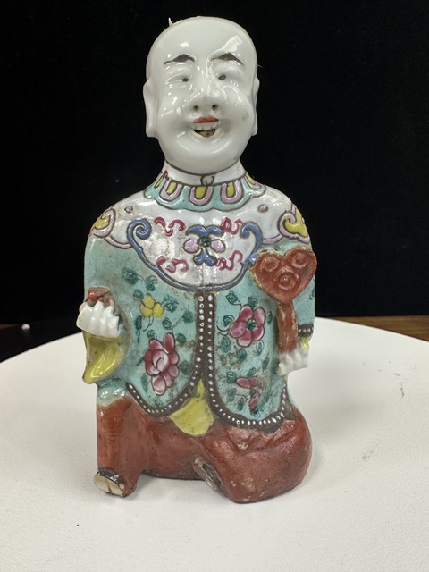 古玩陶瓷粉彩花卉蝴蝶紋瓷塑像真品鑒賞圖