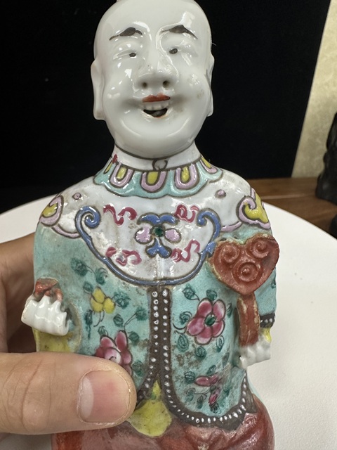 古玩陶瓷粉彩花卉蝴蝶紋瓷塑像真品鑒賞圖