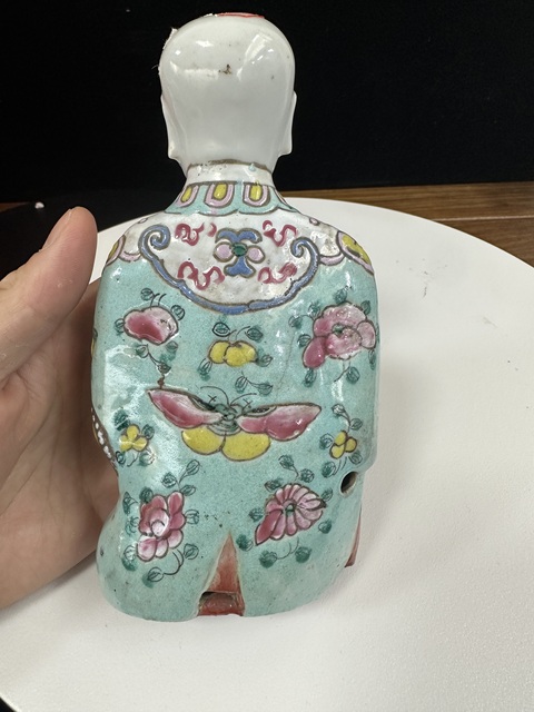 古玩陶瓷粉彩花卉蝴蝶紋瓷塑像真品鑒賞圖