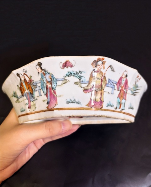 古玩陶瓷清同治 本朝款細路粉彩群仙祝壽圖蝠型貢碗拍賣，當前價格2200元