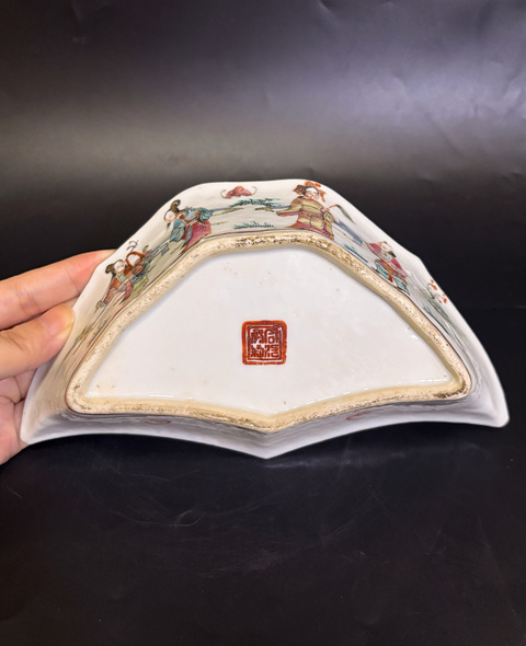 古玩陶瓷清同治 本朝款細路粉彩群仙祝壽圖蝠型貢碗拍賣，當前價格2200元