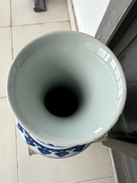 古玩陶瓷清光緒 青花纏枝蓮紋賞瓶真品鑒賞圖