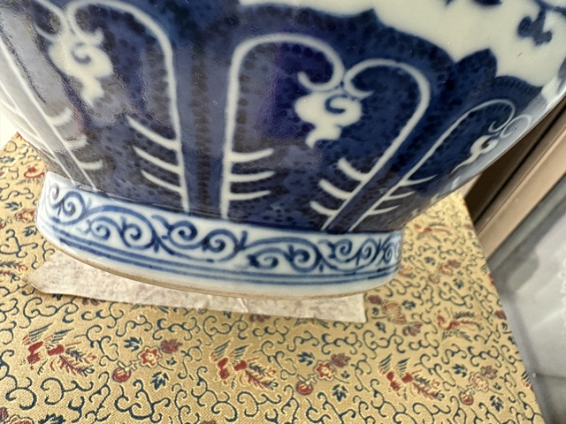 古玩陶瓷清光緒 青花纏枝蓮紋賞瓶真品鑒賞圖