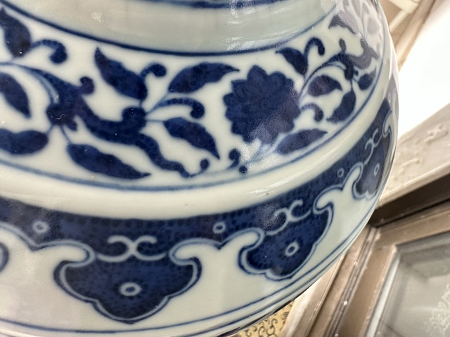 古玩陶瓷清光緒 青花纏枝蓮紋賞瓶真品鑒賞圖