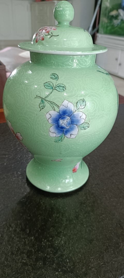古玩陶瓷綠釉壓道粉彩花卉紋將軍罐真品鑒賞圖