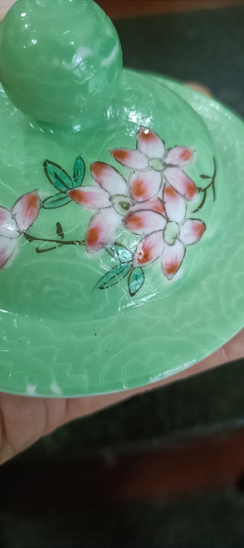 古玩陶瓷綠釉壓道粉彩花卉紋將軍罐真品鑒賞圖