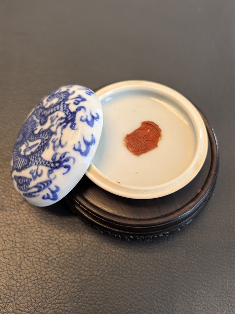 古玩陶瓷民國青花龍紋印泥盒真品鑒賞圖