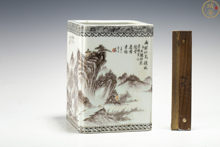 古玩陶瓷墨彩通景山水倭角四方筆筒真品鑒賞圖