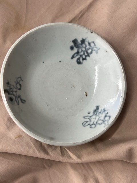 古玩陶瓷花卉紋青花盤真品鑒賞圖