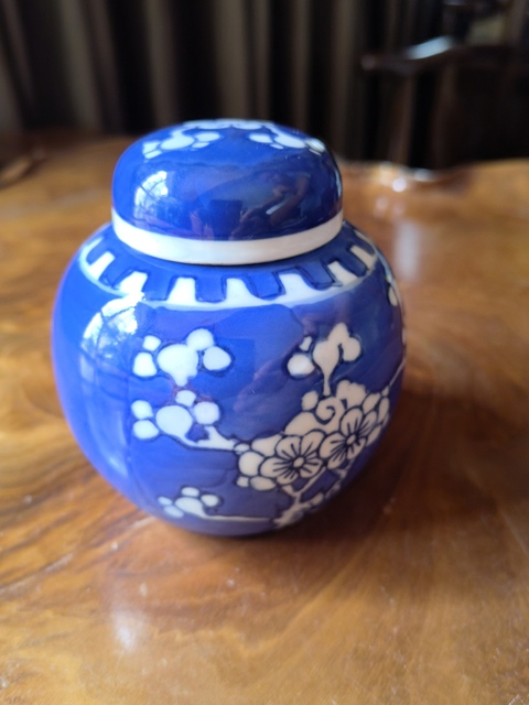 古玩陶瓷青花留白冰梅紋罐拍賣,當前價格288元