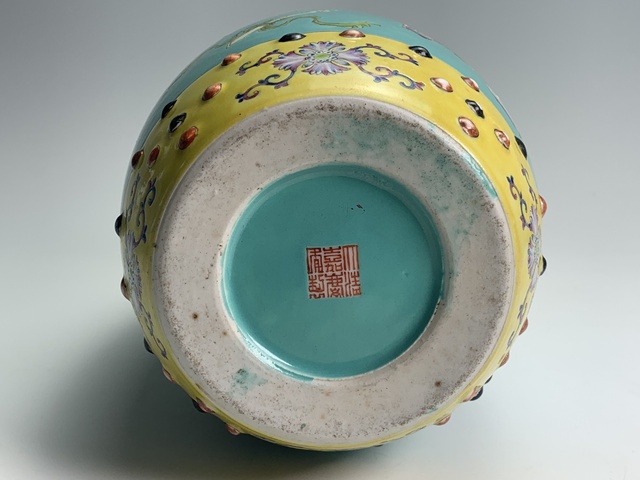 古玩陶瓷民國·松石綠釉粉彩人物紋鼓釘蓋罐拍賣，當前價格12432元