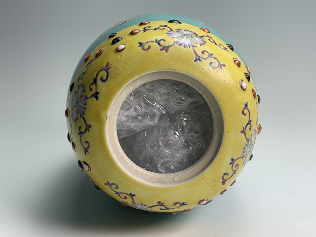 古玩陶瓷民國·松石綠釉粉彩人物紋鼓釘蓋罐拍賣，當前價格12432元