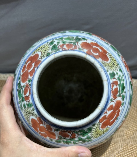 古玩陶瓷紅綠彩牡丹花紋罐真品鑒賞圖