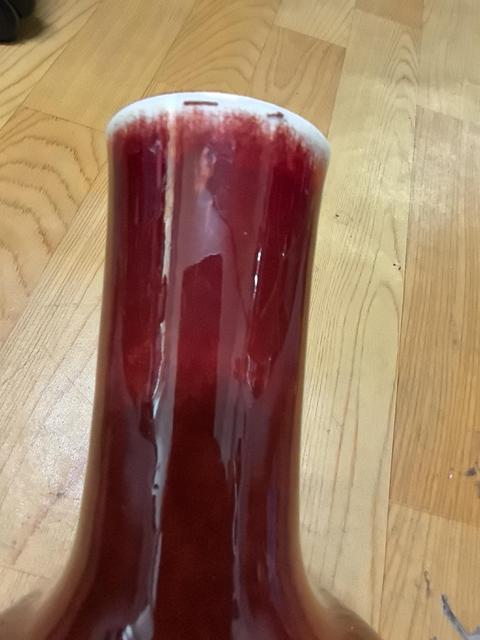 古玩陶瓷紅釉天球瓶真品鑒賞圖