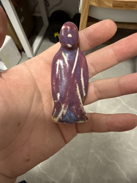 古玩陶瓷窯變紅釉人物塑像真品鑒賞圖