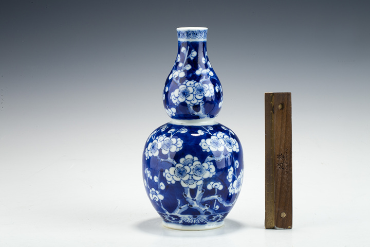 古玩陶瓷清晚·青花留白冰梅紋葫蘆瓶真品鑒賞圖