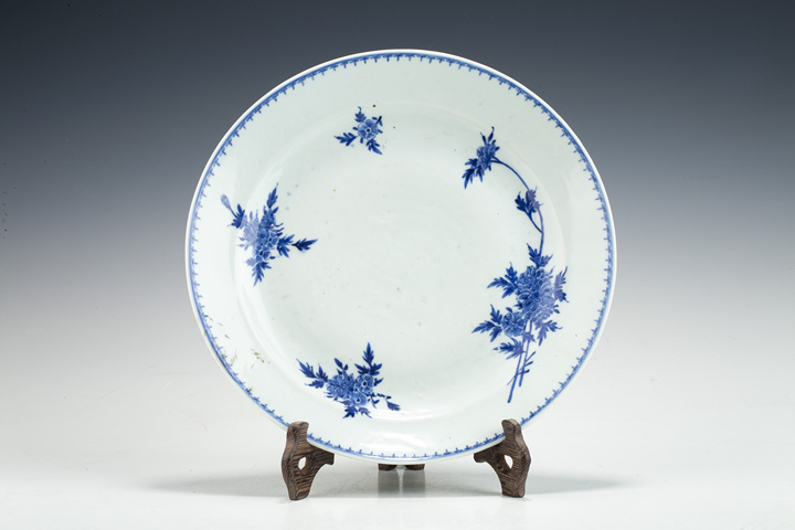 古玩陶瓷清晚·青花花卉紋折沿盤真品鑒賞圖