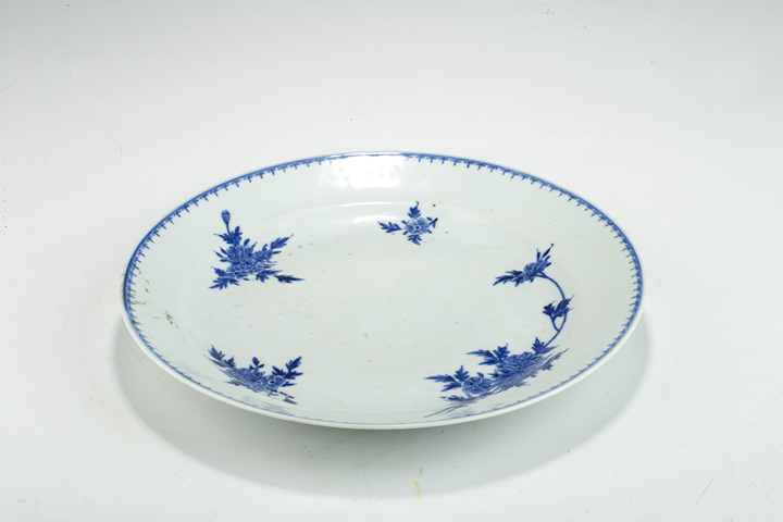 古玩陶瓷清晚·青花花卉紋折沿盤真品鑒賞圖