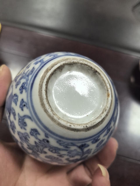 古玩陶瓷花卉紋青花缸真品鑒賞圖