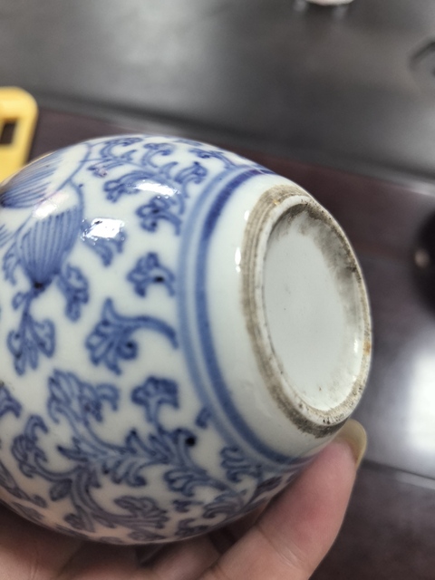 古玩陶瓷花卉紋青花缸真品鑒賞圖