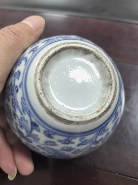 古玩陶瓷花卉紋青花缸真品鑒賞圖